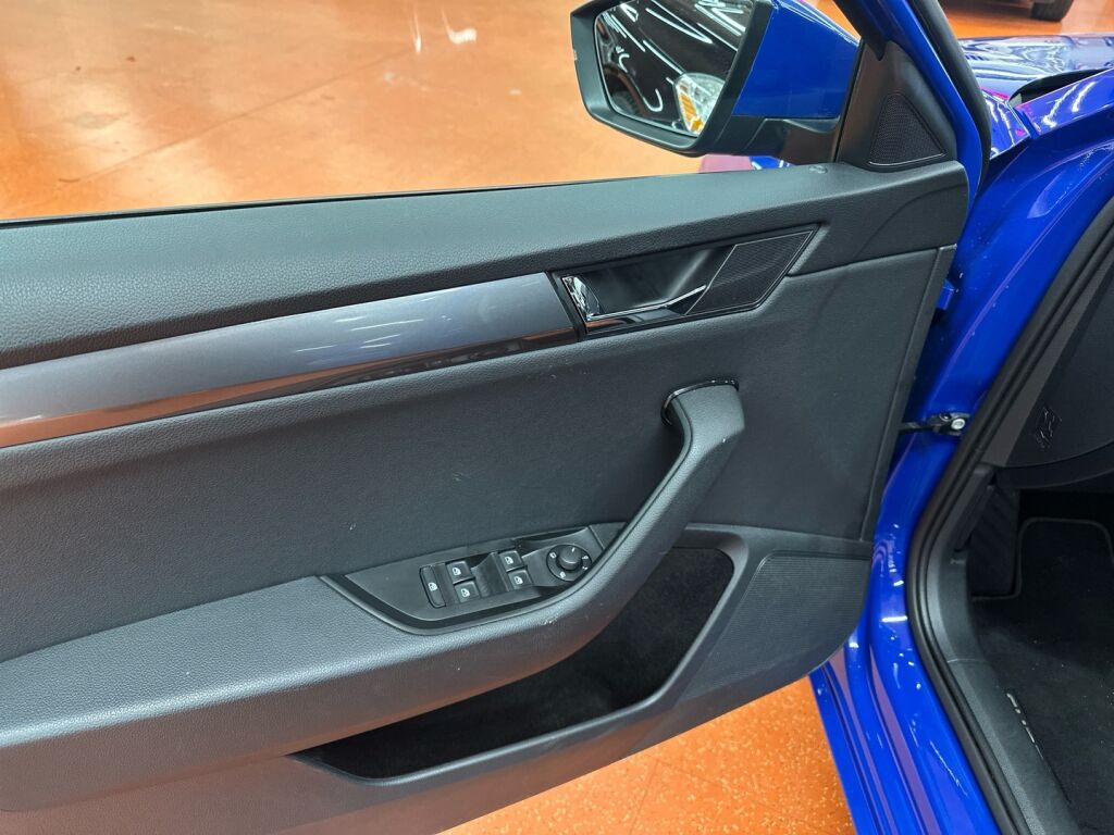 Skoda Superb 2021 Sininen