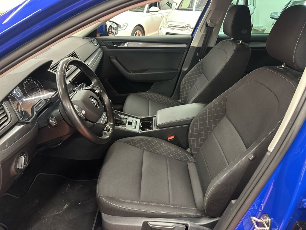 Skoda Superb 2021 Sininen