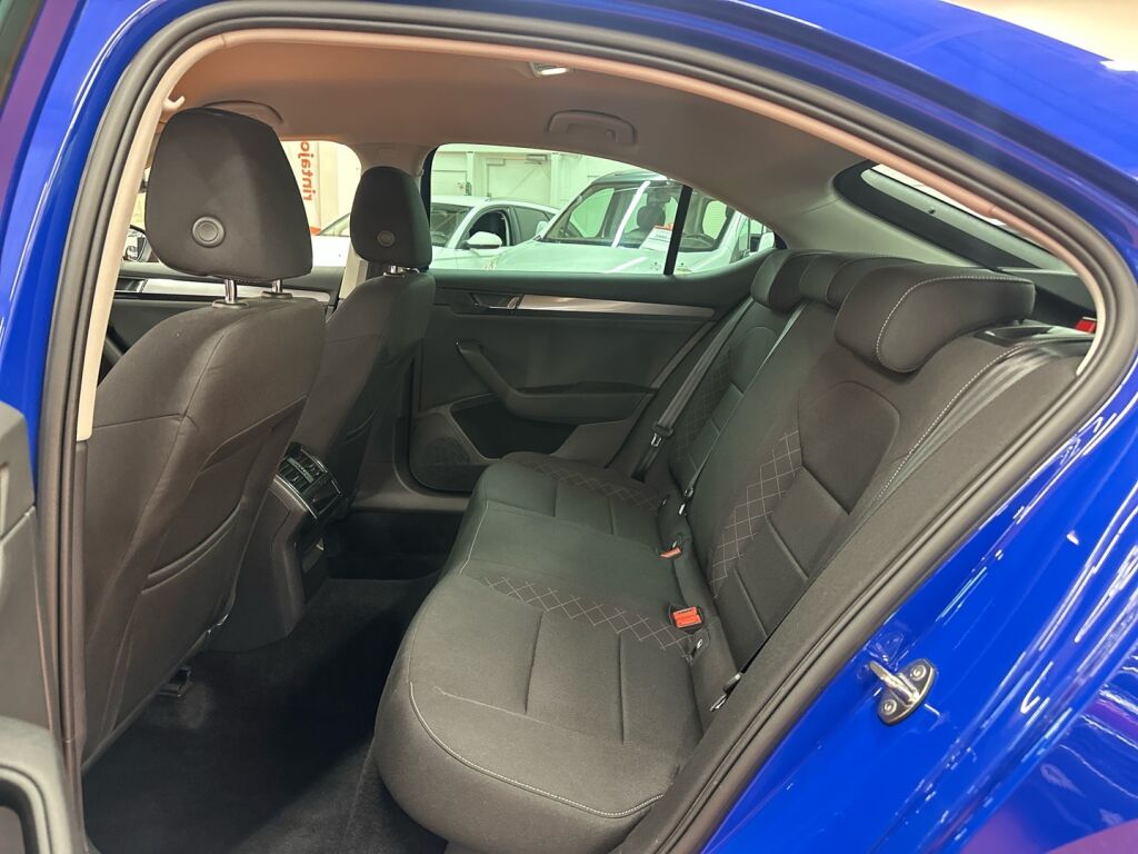 Skoda Superb 2021 Sininen