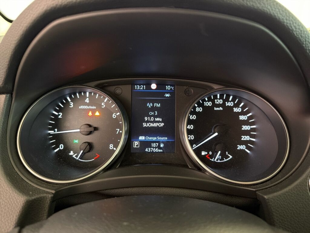 Nissan Qashqai 2021 Punainen