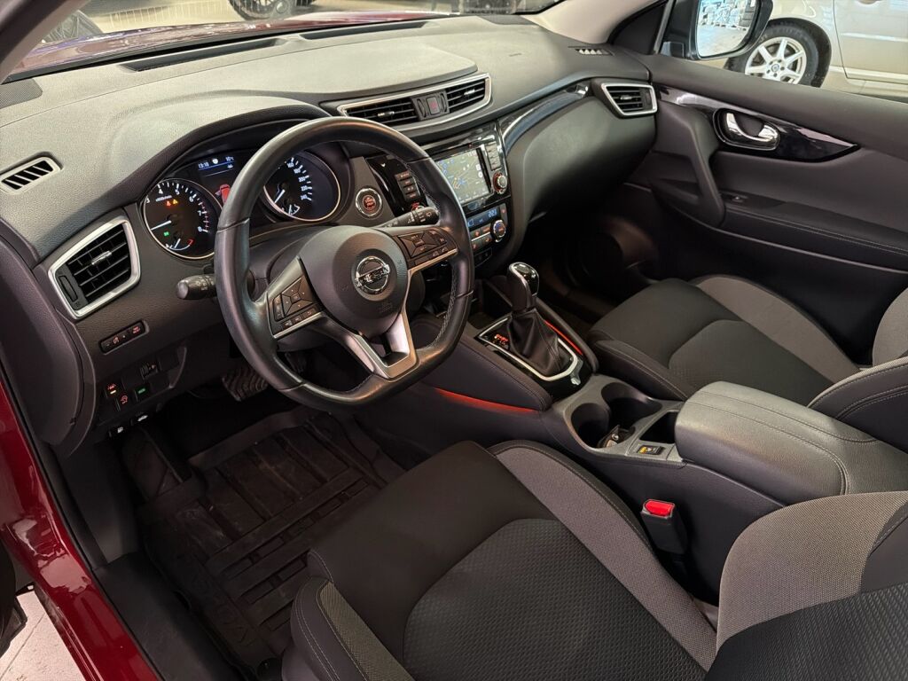 Nissan Qashqai 2021 Punainen