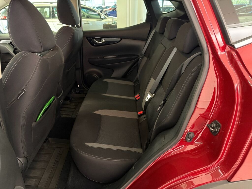 Nissan Qashqai 2021 Punainen