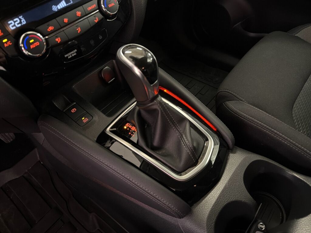 Nissan Qashqai 2021 Punainen