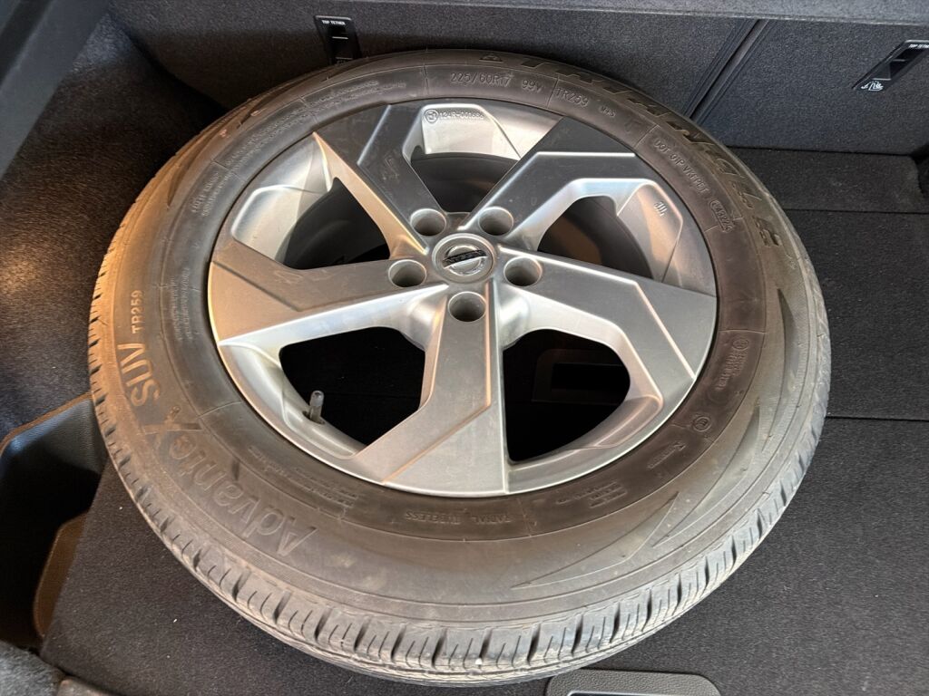 Nissan Qashqai 2021 Punainen