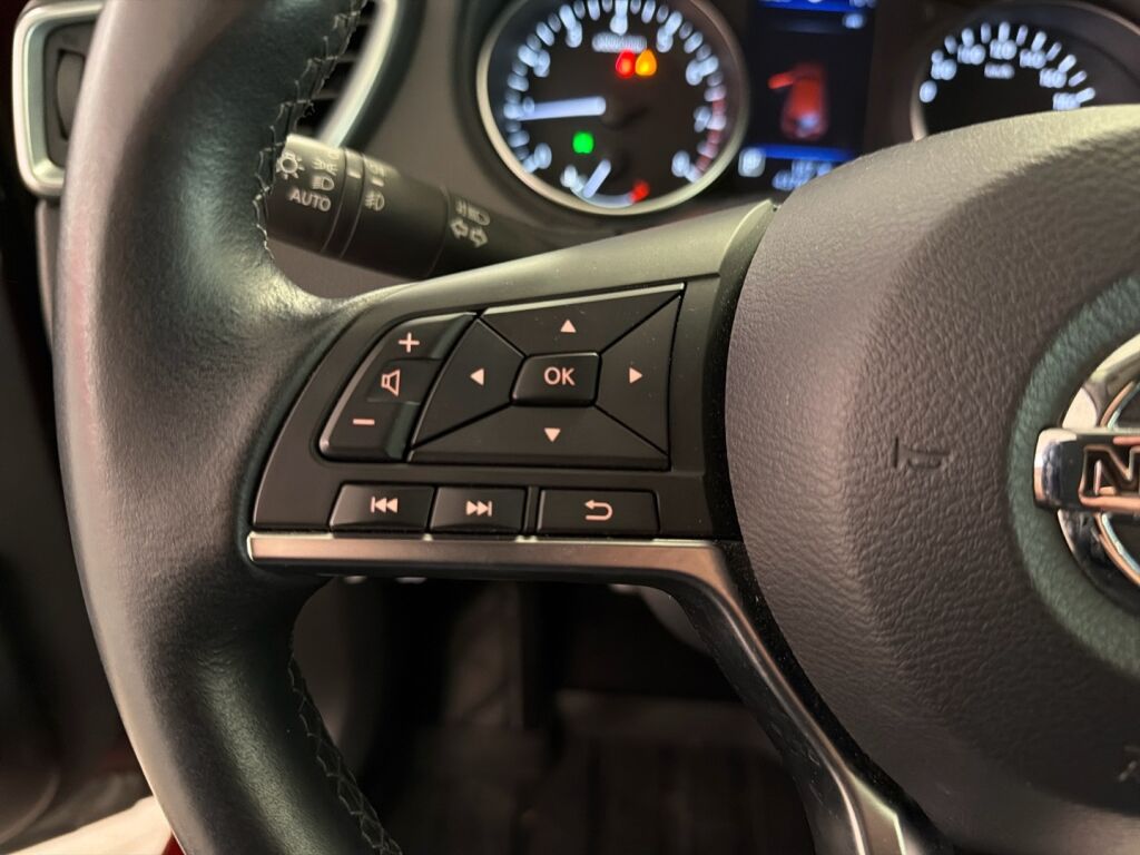 Nissan Qashqai 2021 Punainen