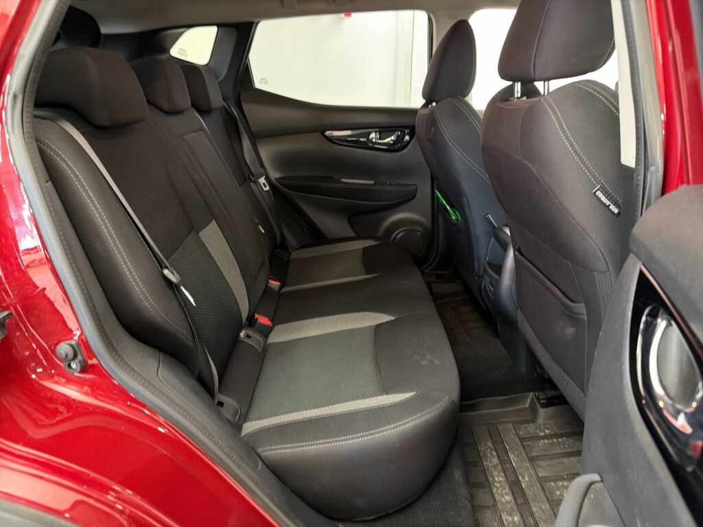 Nissan Qashqai 2021 Punainen