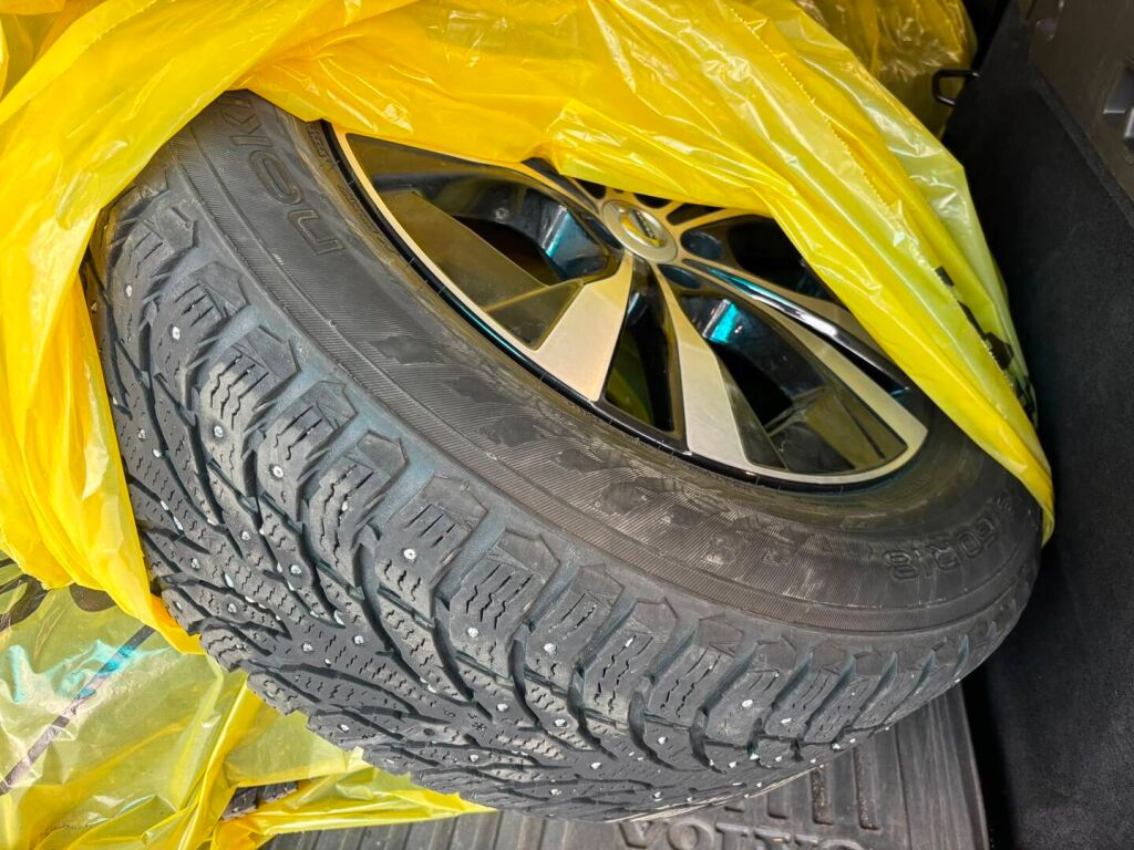 Volvo XC60 2021 Punainen
