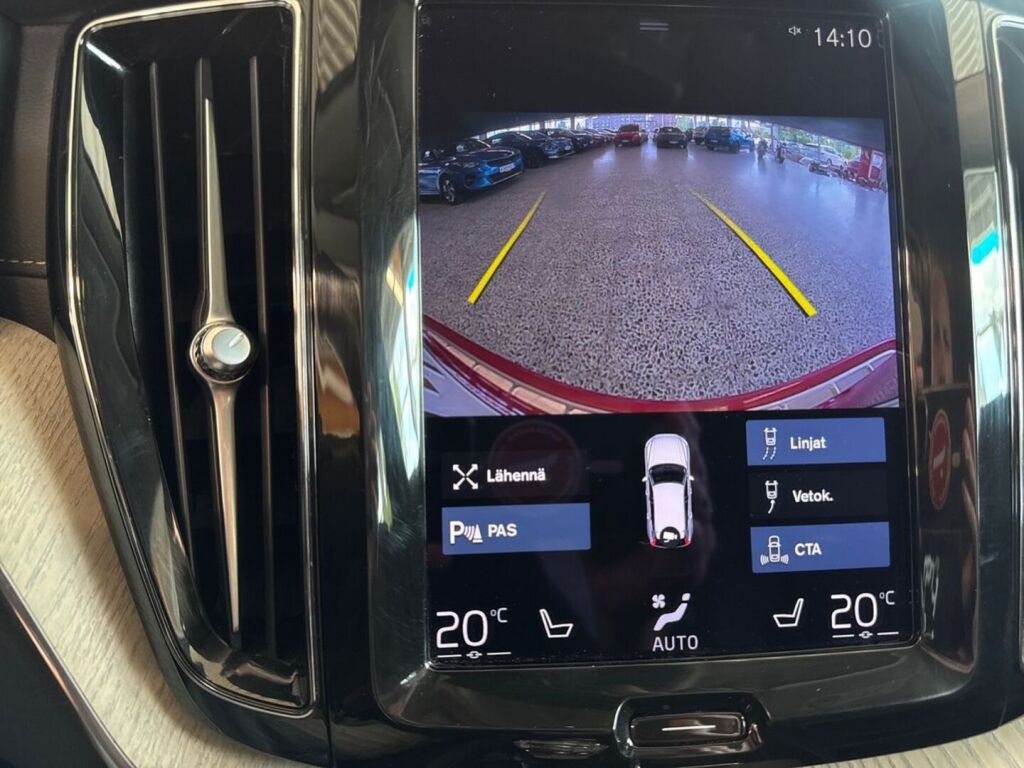 Volvo XC60 2021 Punainen