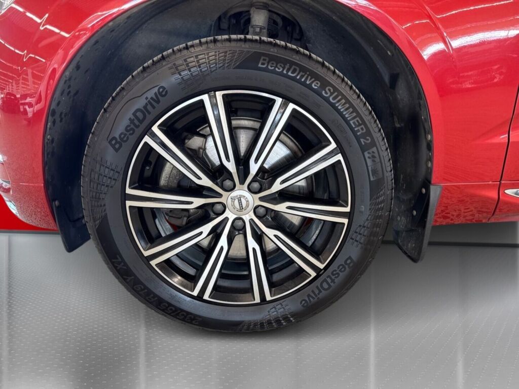 Volvo XC60 2021 Punainen