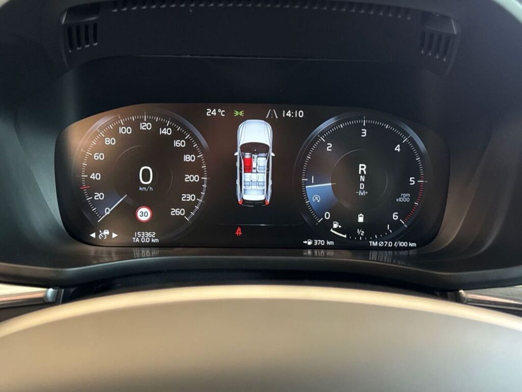 Volvo XC60 2021 Punainen