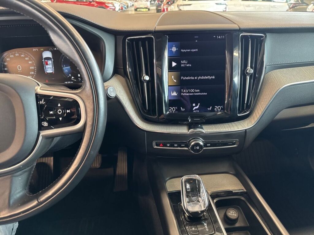 Volvo XC60 2021 Punainen