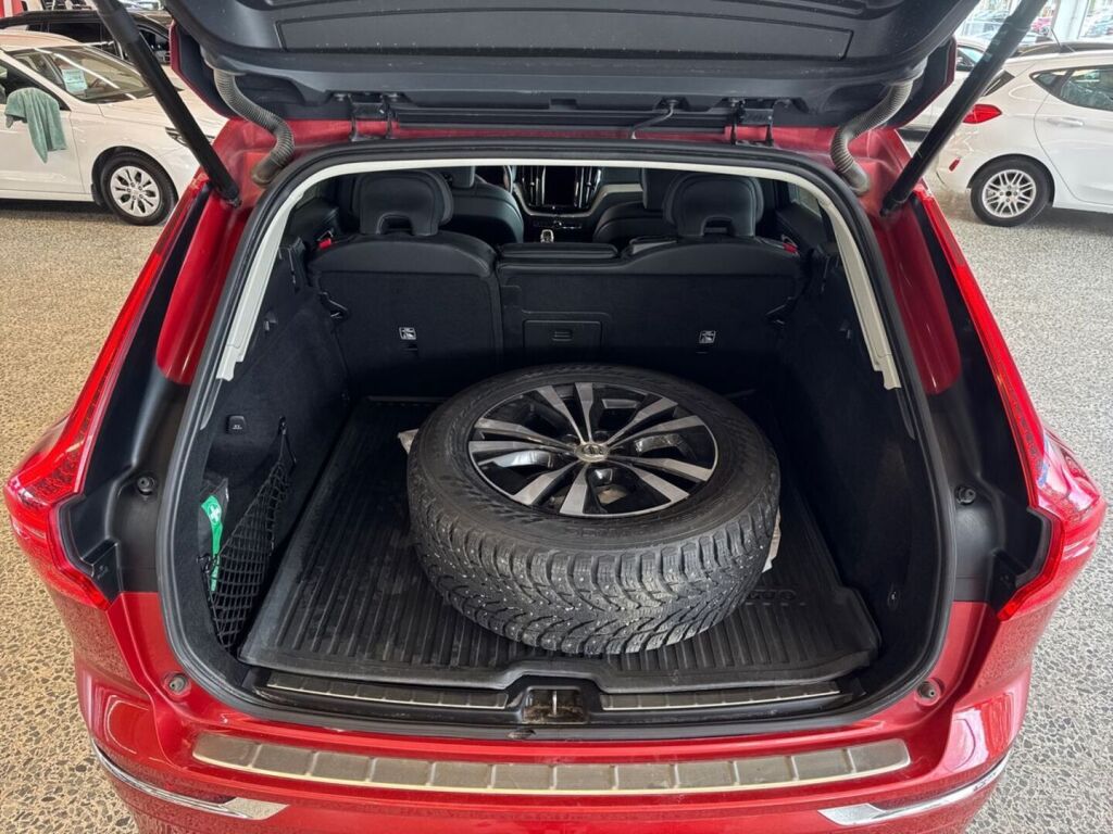 Volvo XC60 2021 Punainen
