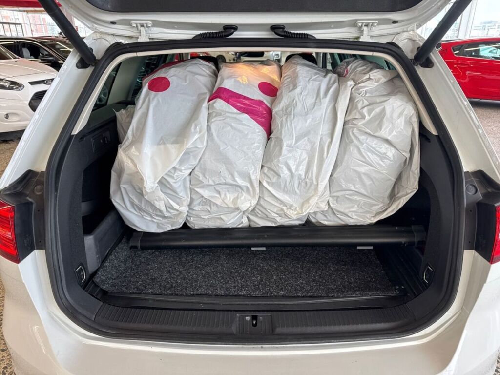 Volkswagen Passat 2018 Valkoinen