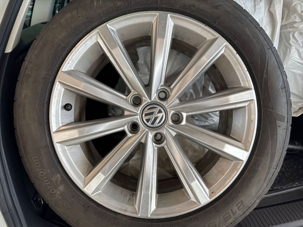 Volkswagen Passat 2018 Valkoinen