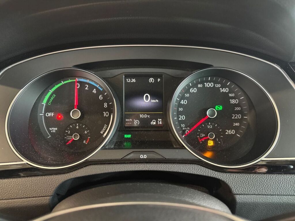 Volkswagen Passat 2018 Valkoinen