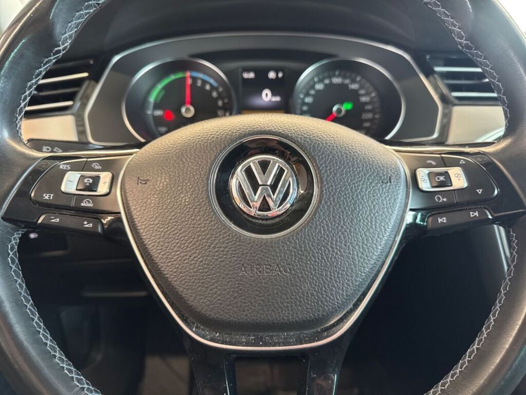 Volkswagen Passat 2018 Valkoinen
