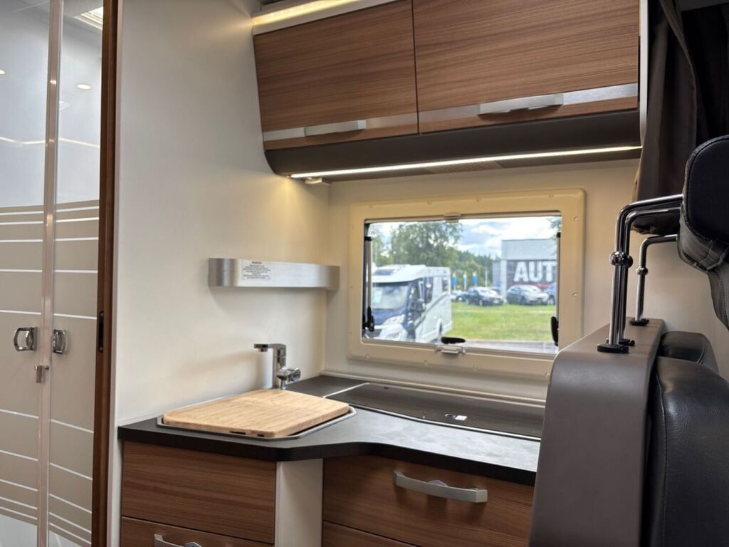 Adria Matrix Axess 670 SL 2021 Valkoinen