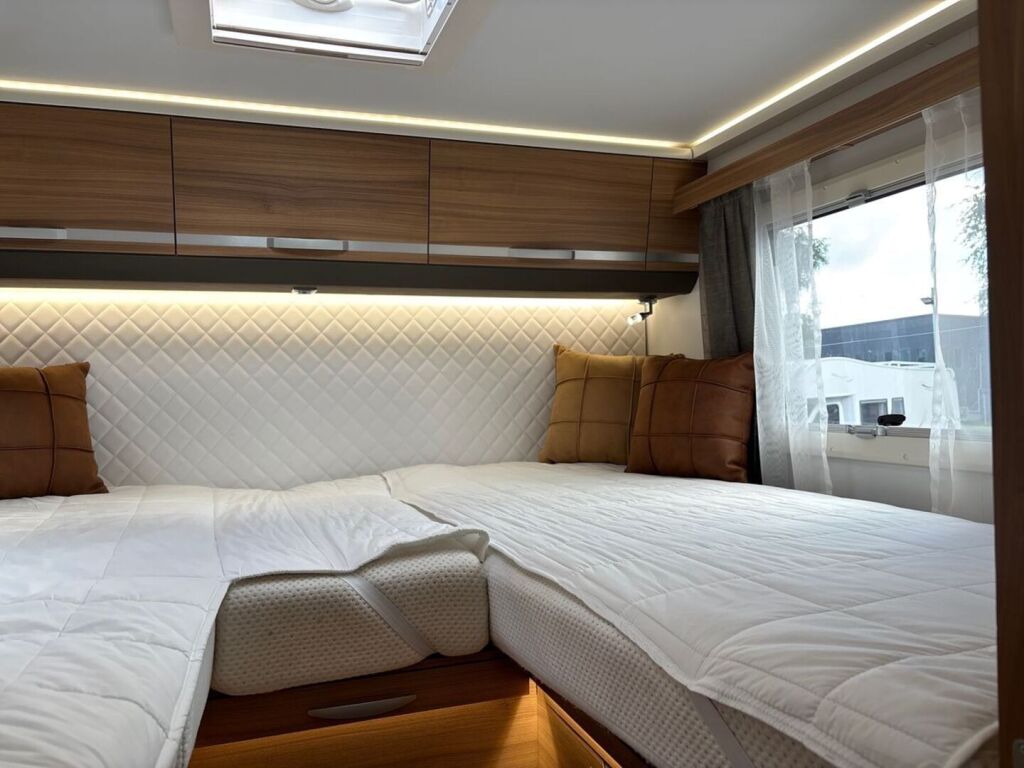 Adria Matrix Axess 670 SL 2021 Valkoinen