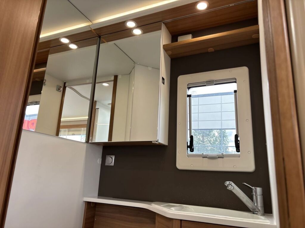 Adria Matrix Axess 670 SL 2021 Valkoinen