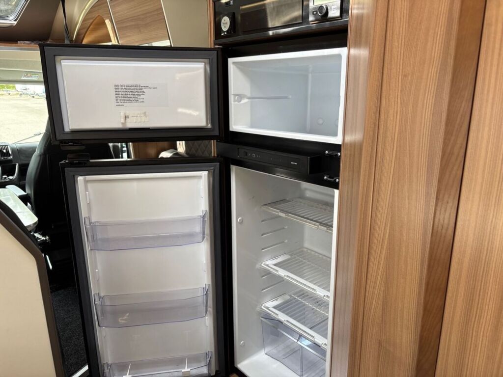Adria Matrix Axess 670 SL 2021 Valkoinen