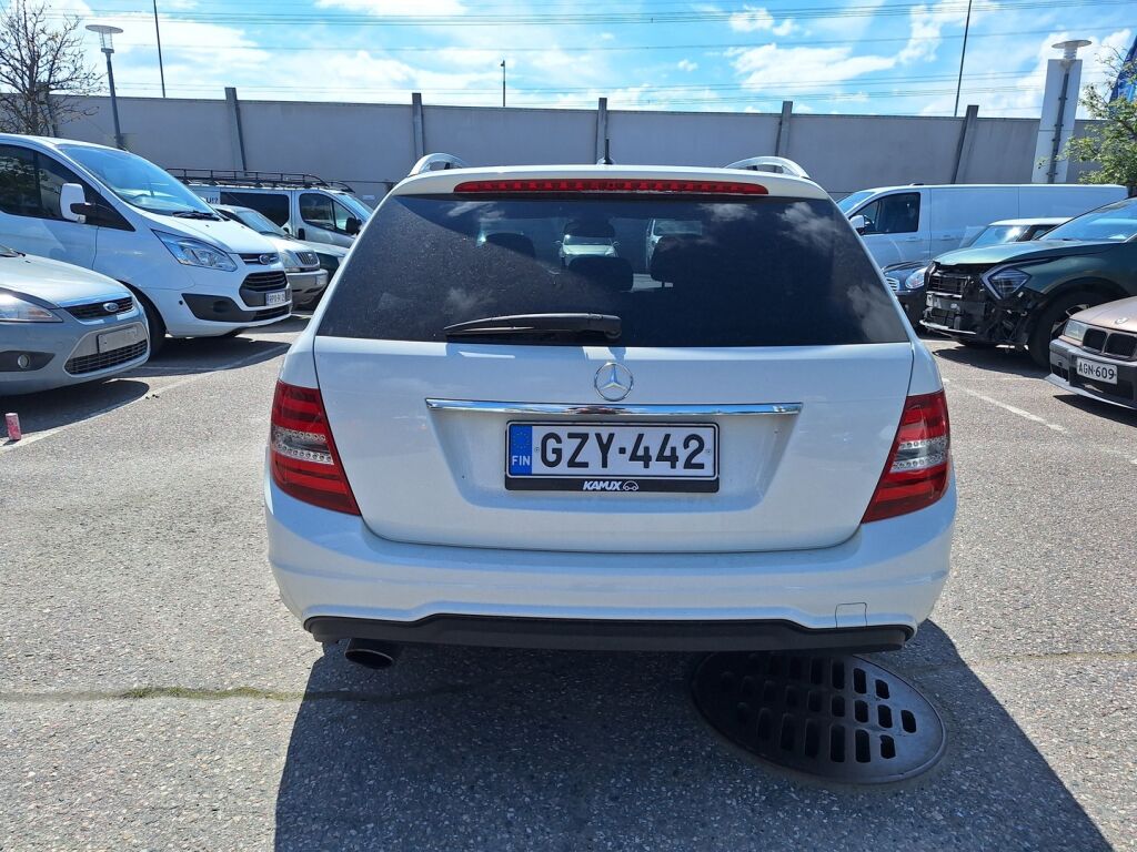 Mercedes-Benz C 2011 Valkoinen