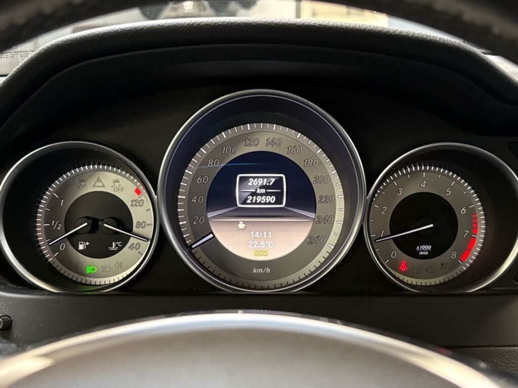 Mercedes-Benz C 2011 Valkoinen