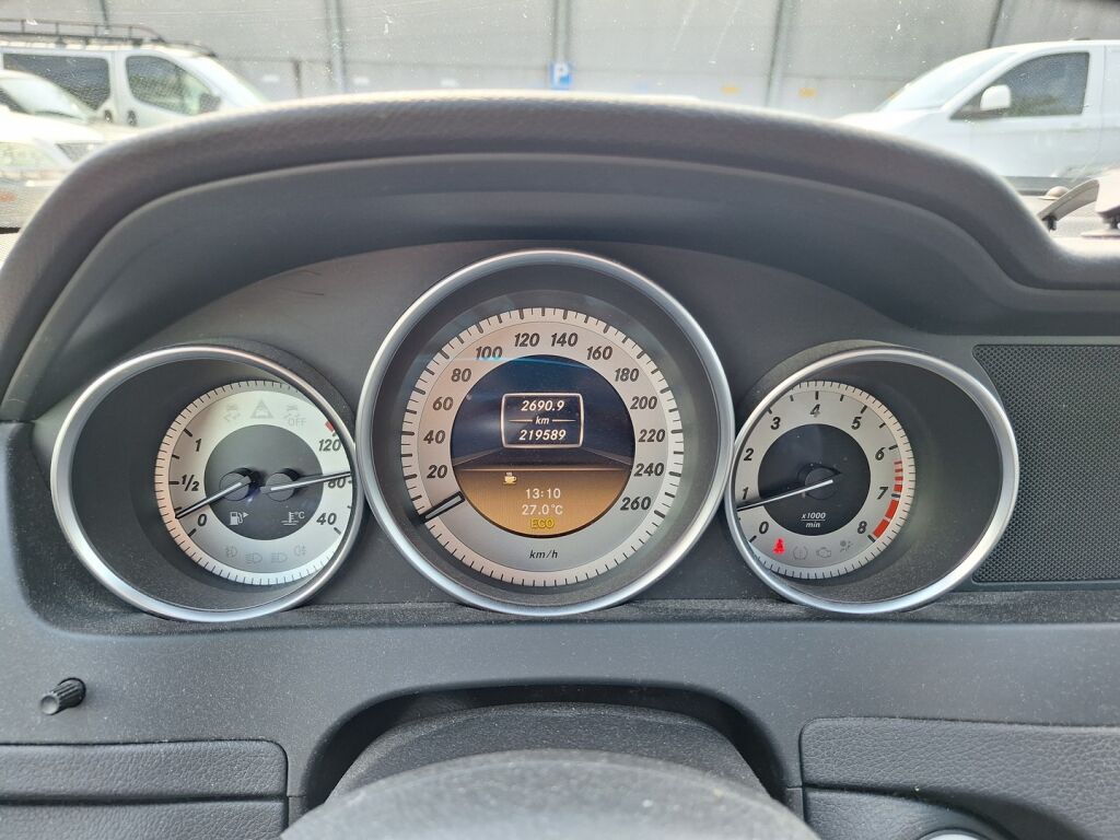 Mercedes-Benz C 2011 Valkoinen