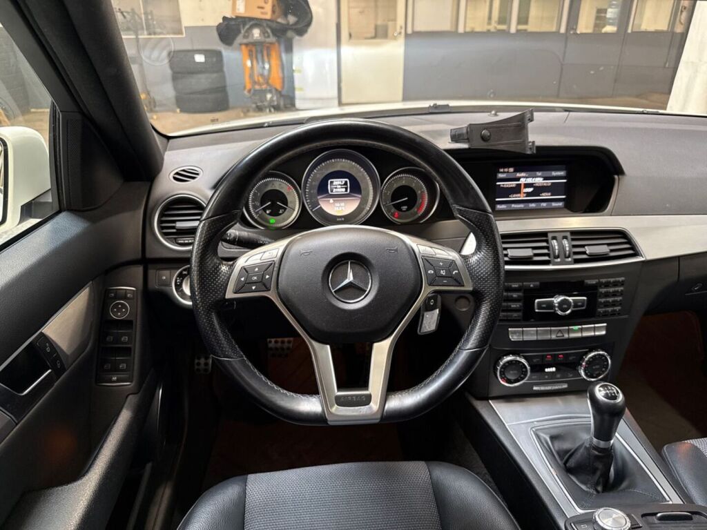 Mercedes-Benz C 2011 Valkoinen