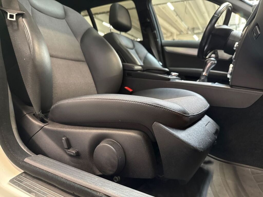 Mercedes-Benz C 2011 Valkoinen