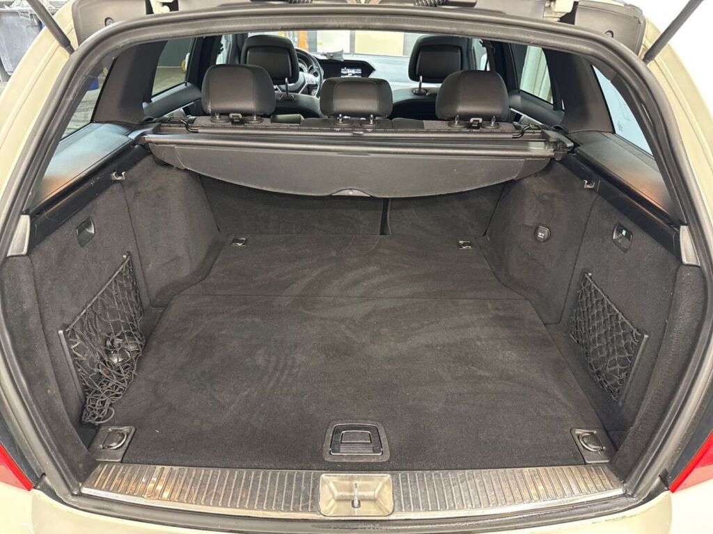 Mercedes-Benz C 2011 Valkoinen