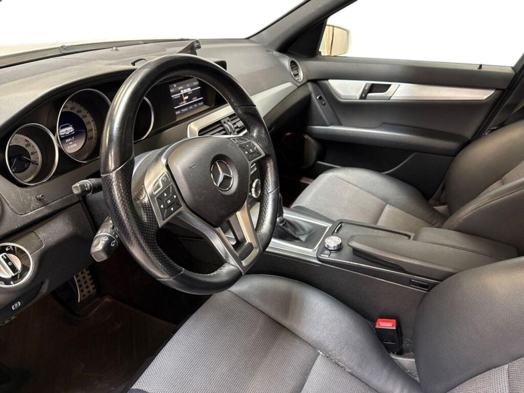 Mercedes-Benz C 2011 Valkoinen