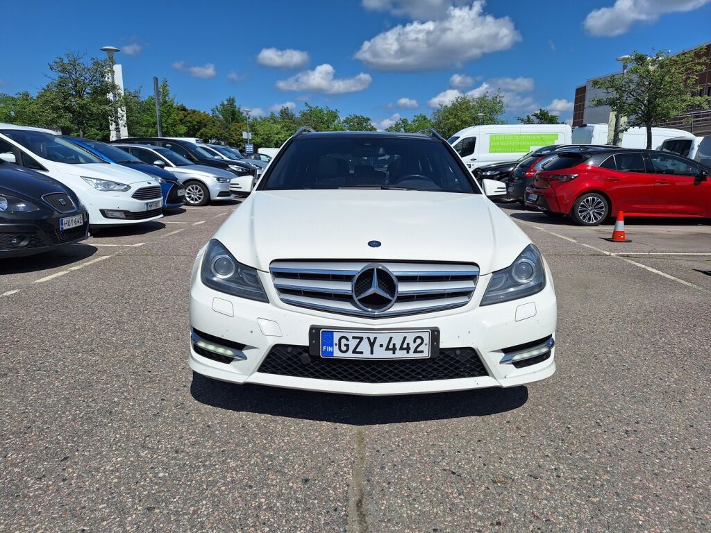 Mercedes-Benz C 2011 Valkoinen