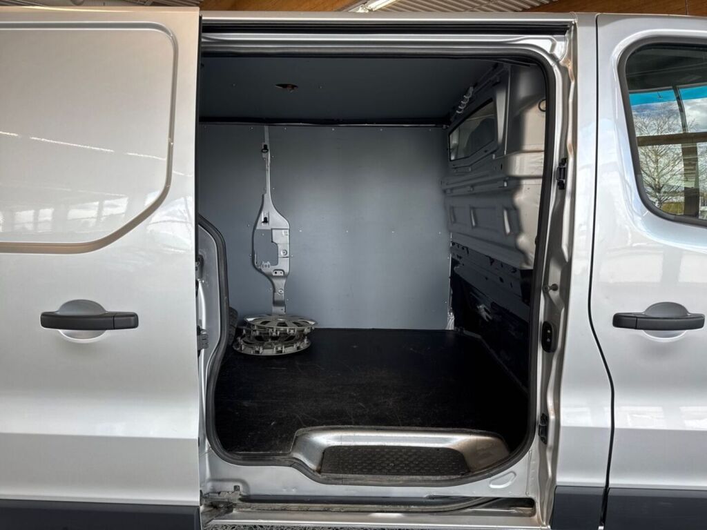 Nissan NV300 2021 Harmaa