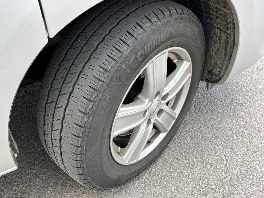 Nissan NV300 2021 Harmaa