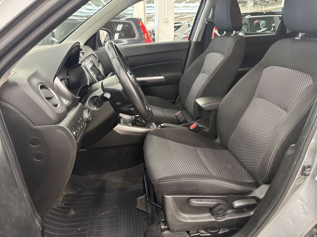Suzuki Vitara 2021 Harmaa