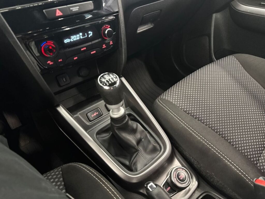 Suzuki Vitara 2021 Harmaa