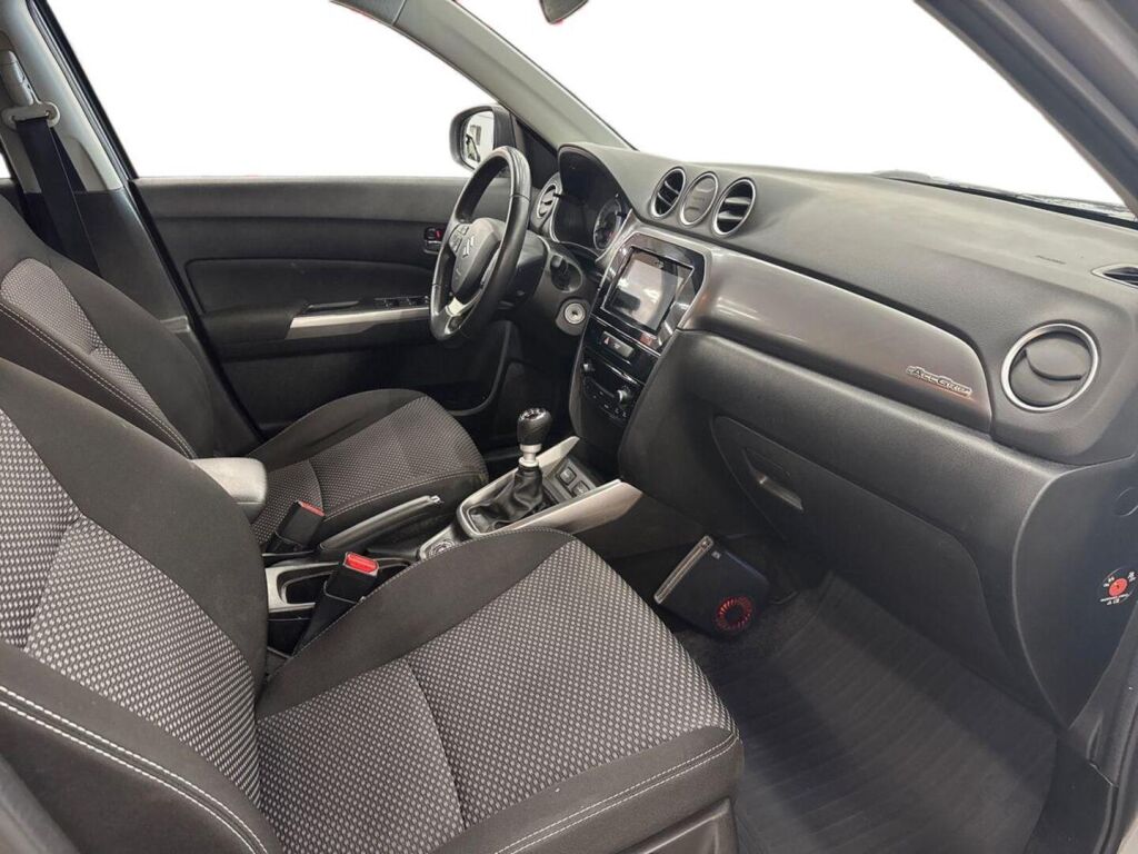Suzuki Vitara 2021 Harmaa