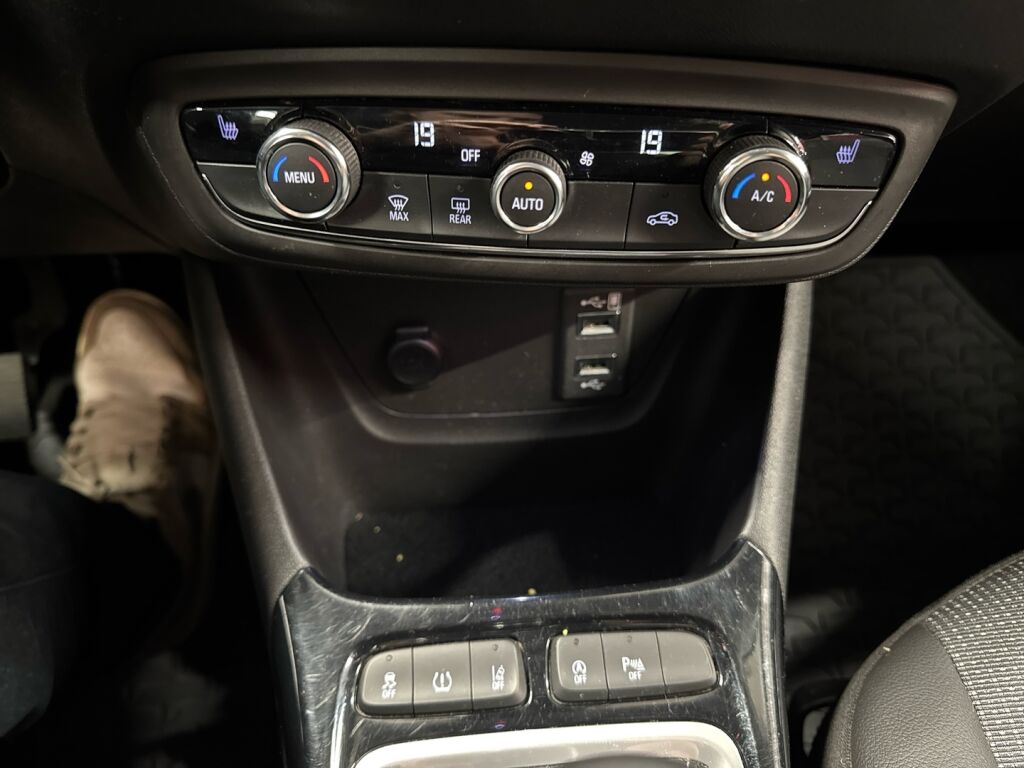 Opel Crossland 2021 Musta