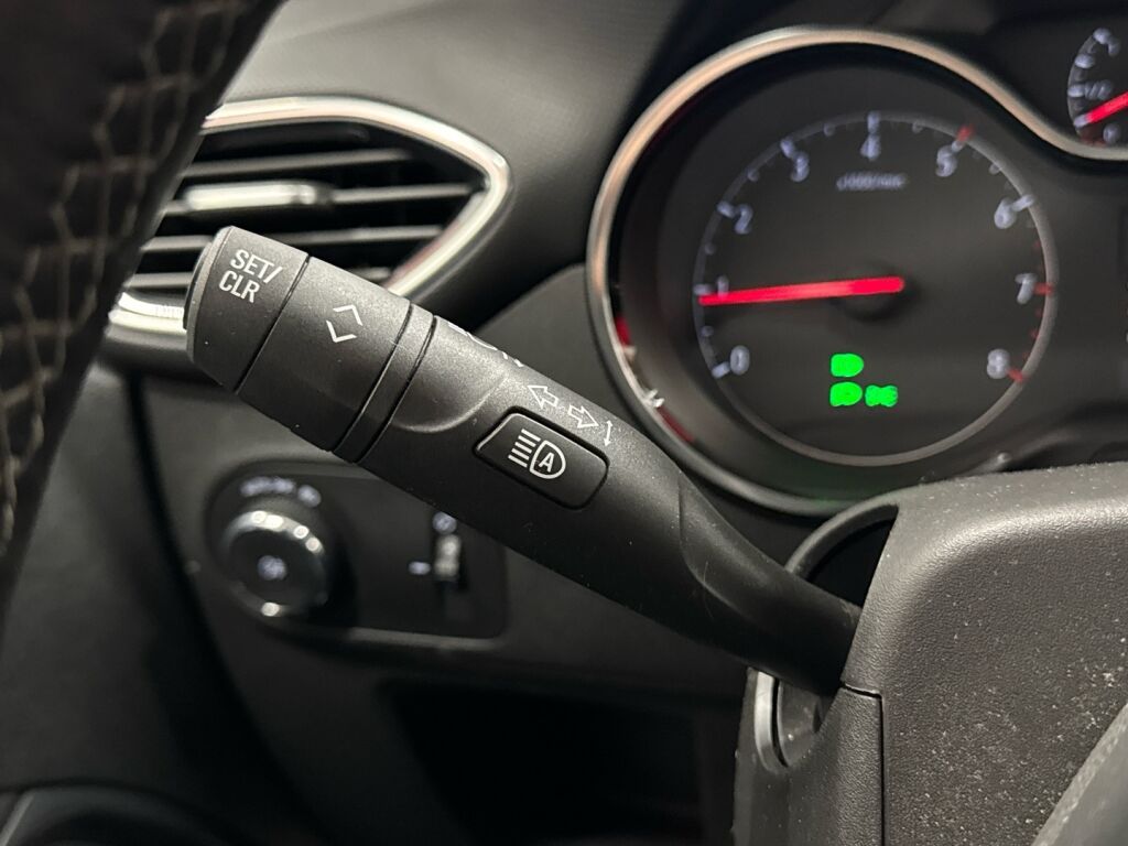 Opel Crossland 2021 Musta