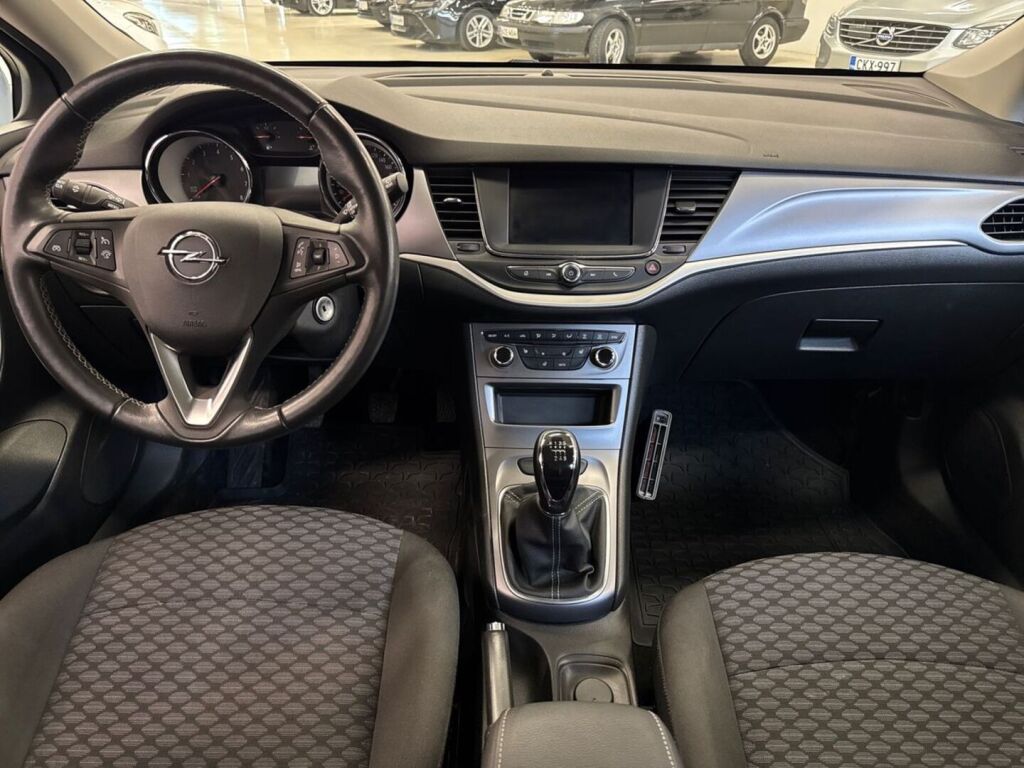 Opel Astra 2021 Punainen