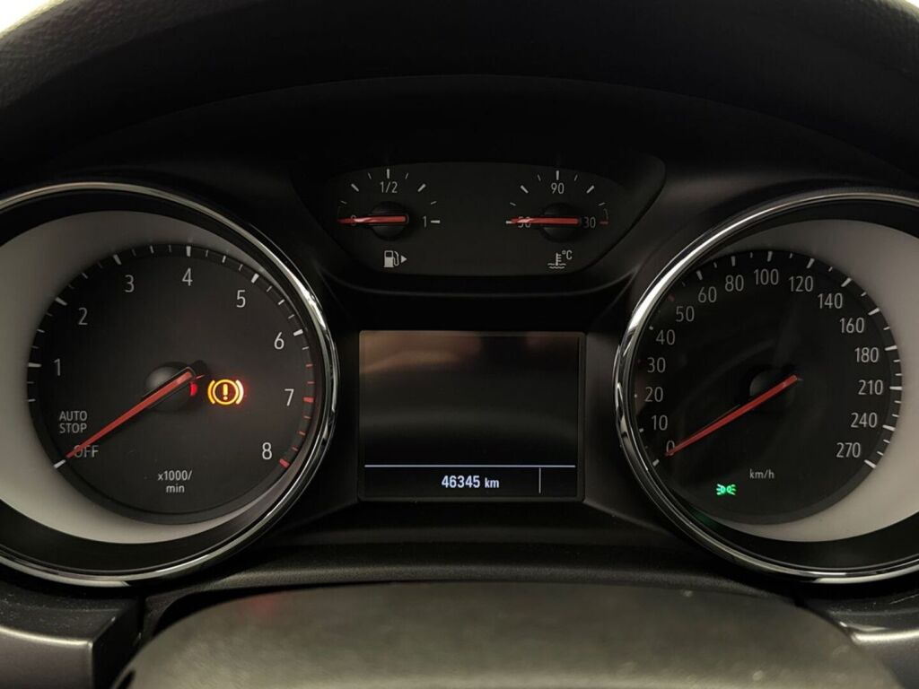 Opel Astra 2021 Punainen
