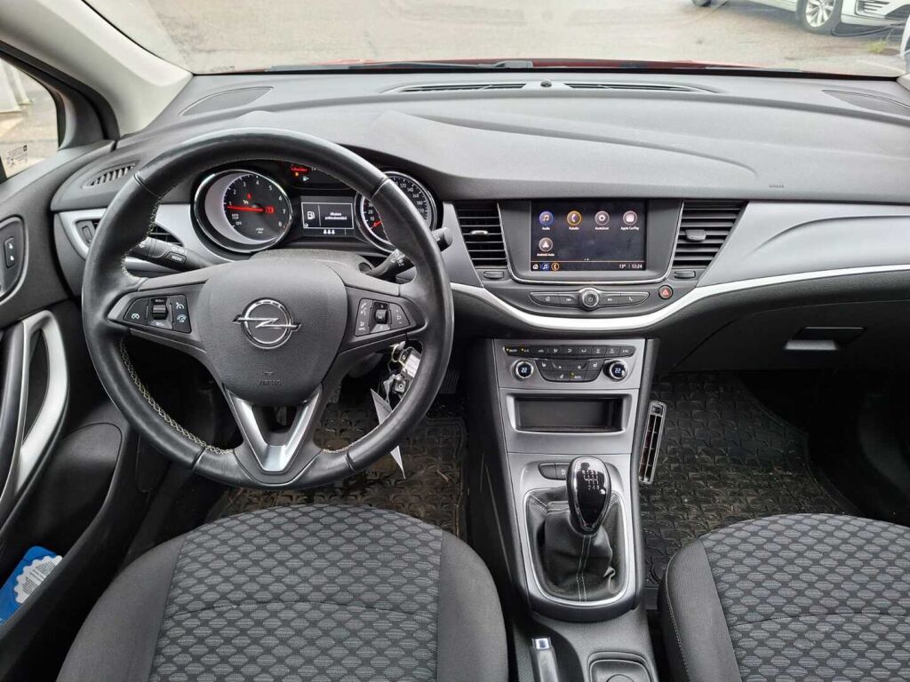Opel Astra 2021 Punainen