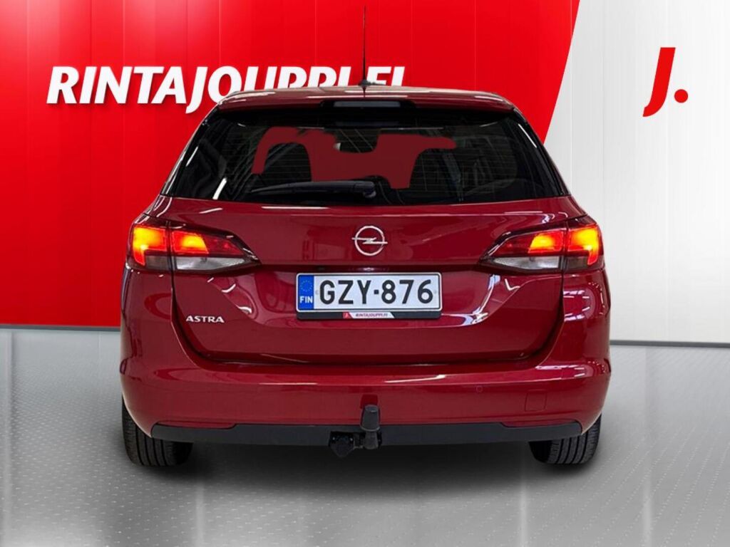 Opel Astra 2021 Punainen