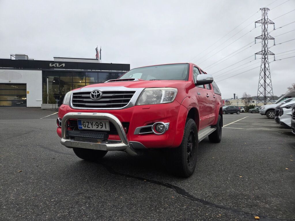 Toyota Hilux 2014 Punainen