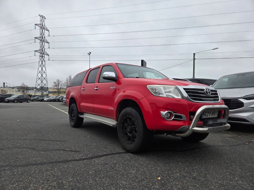 Toyota Hilux 2014 Punainen
