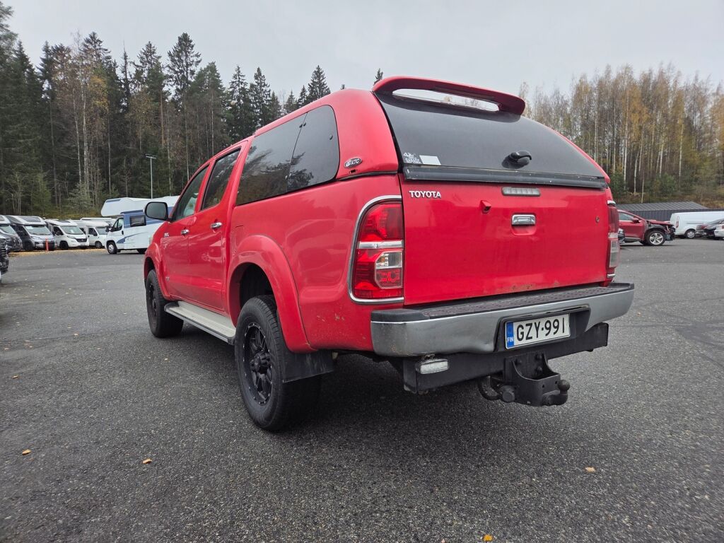 Toyota Hilux 2014 Punainen