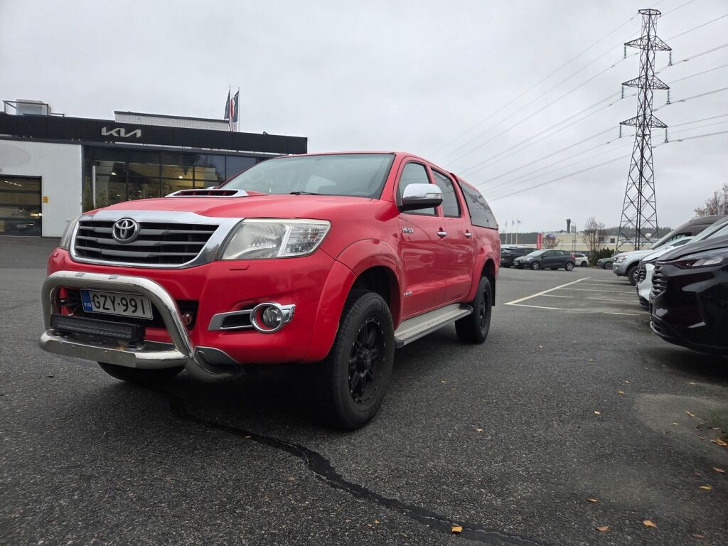 Toyota Hilux 2014 Punainen