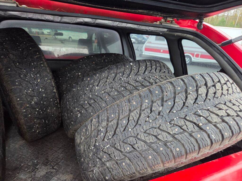 Toyota Hilux 2014 Punainen