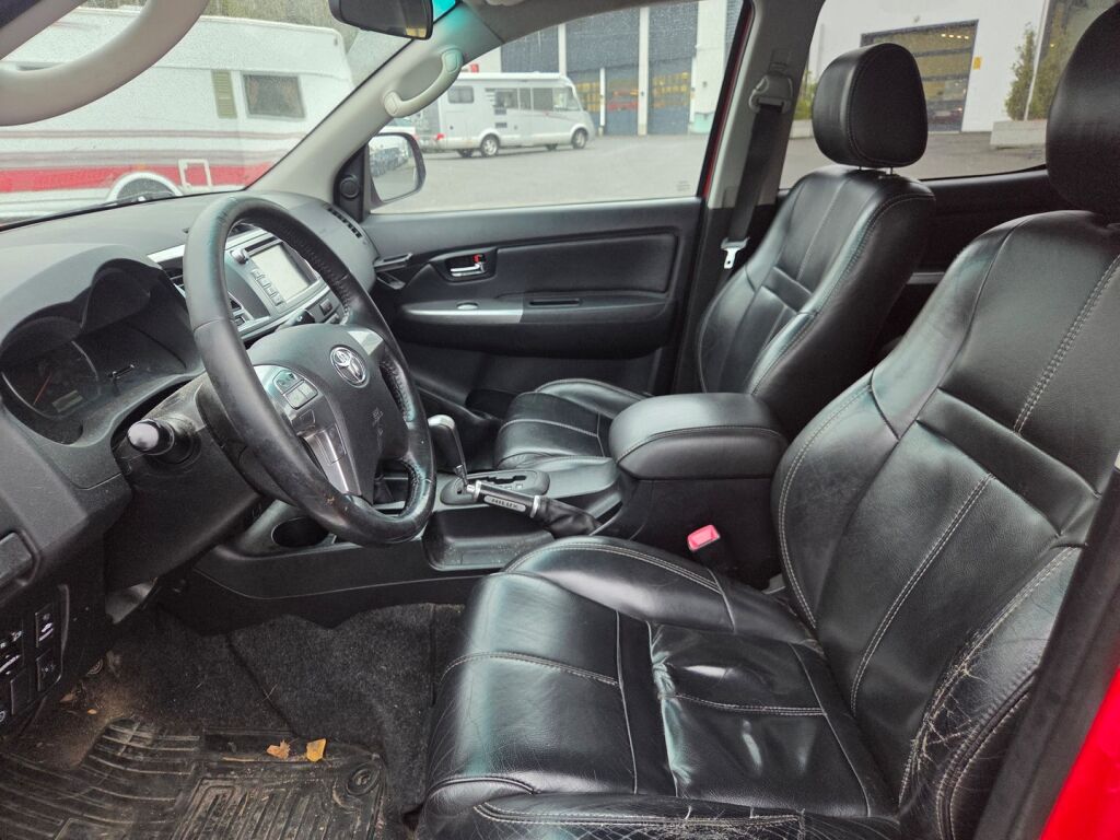 Toyota Hilux 2014 Punainen