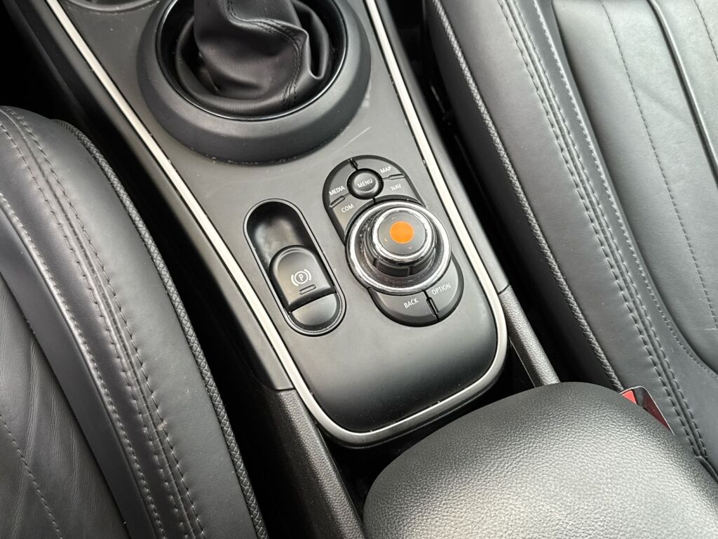 Mini Countryman 2021 Musta